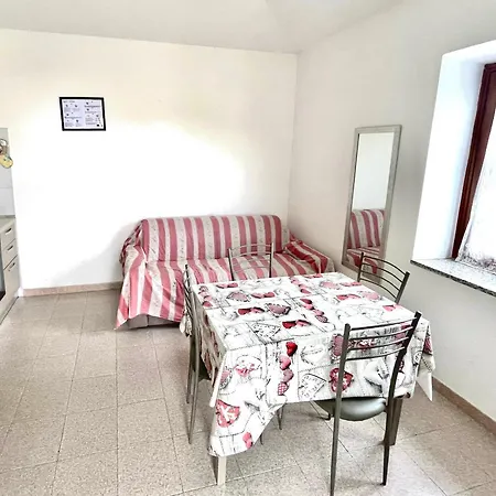 Prázdninový dům Iss Travel, La Mendula Home, 2 Bedrooms-apartments With Private Outdoor Area *